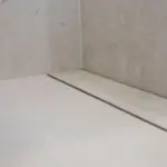 LINEAL LEVEL – Nevidljiva linijska kanalica sa 3 m² DRY 50 membrane